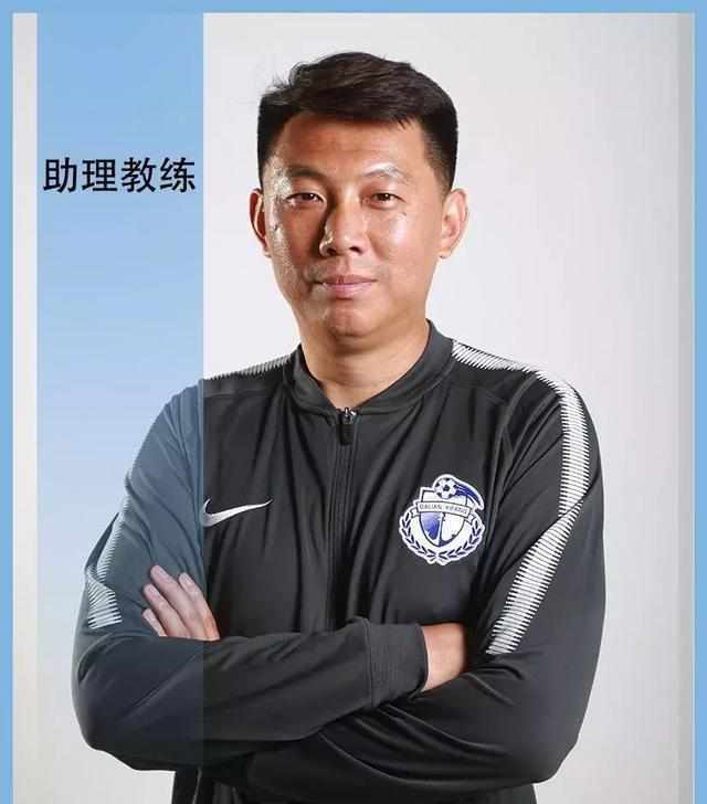 包含上海绿地助教大赞球队状态：全队表现相当出色的词条