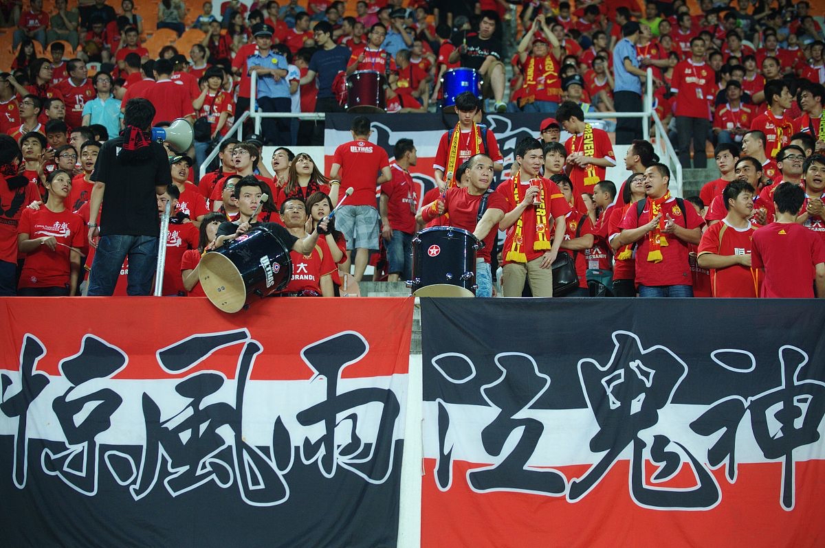 腥风血雨！中超比赛纷飞弹子今非昔比的简单介绍