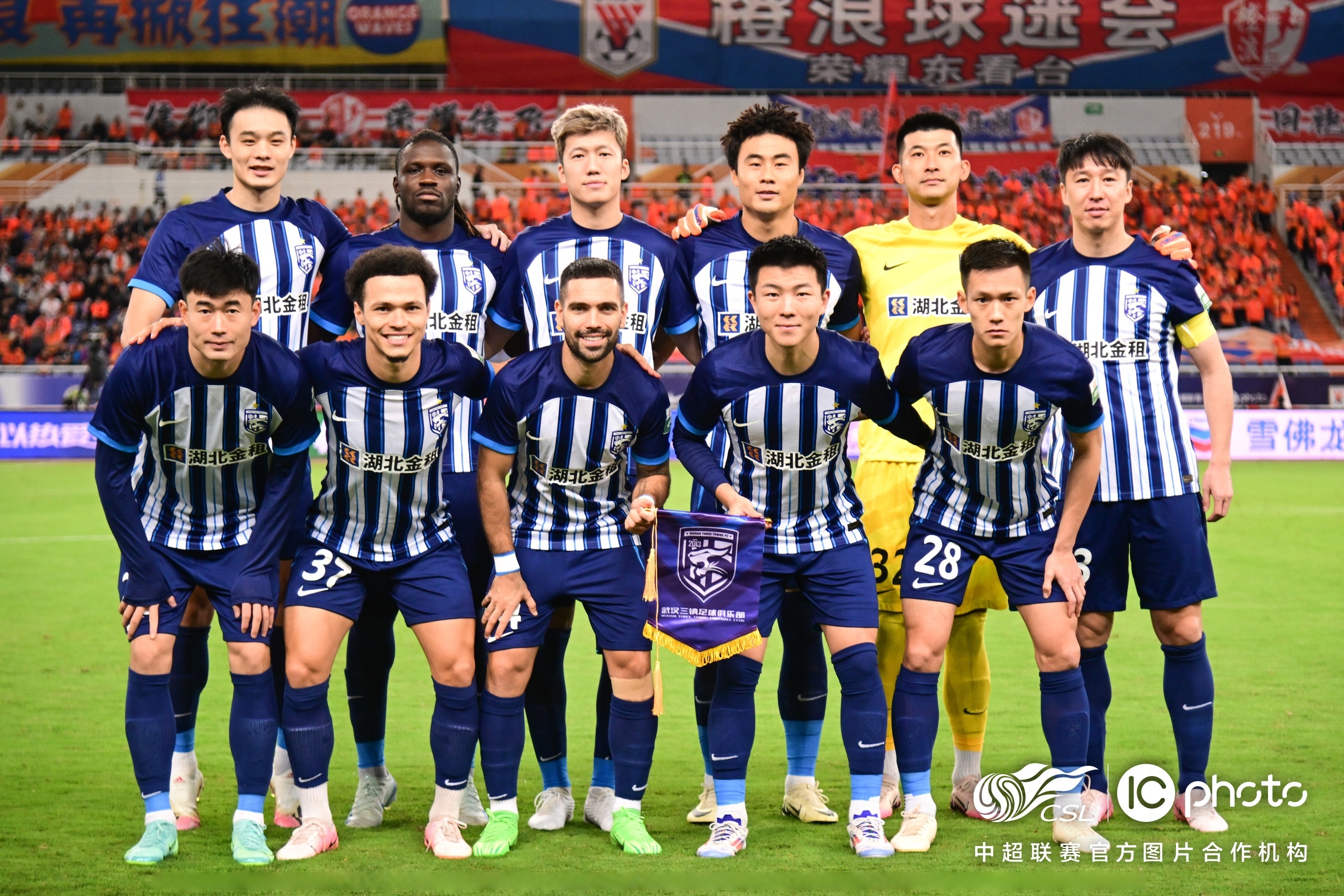 国内足球联赛战队表现惊艳引发热议