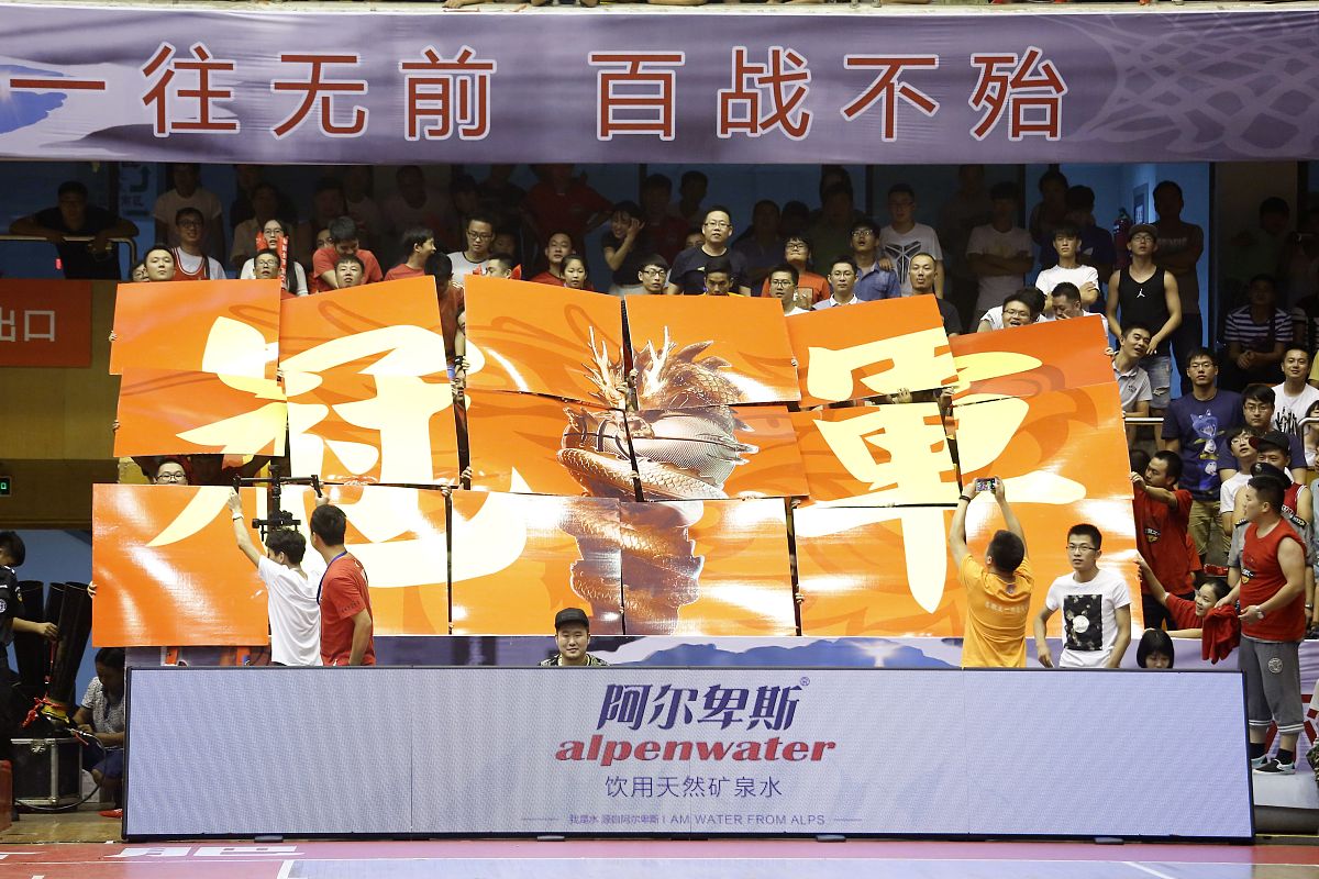 战火燃烧的赛场上，球员势不可挡，获胜在望的简单介绍